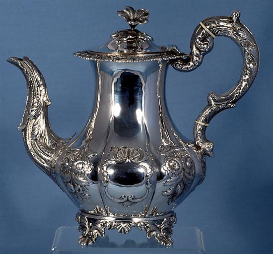 A Victorian Irish silver coffee pot, by J. Mahony, height 234mm, gross weight 30.8oz/958grms